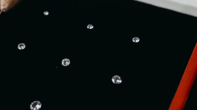 Diamanten und Edelsteine aus der Asche Tierkremation